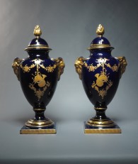 Pair of vases "Kingsguard"